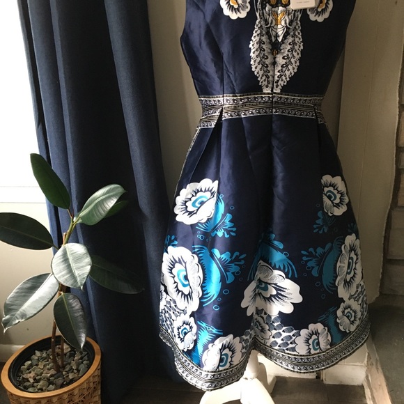 Core de Vague Dress - Picture 3 of 6